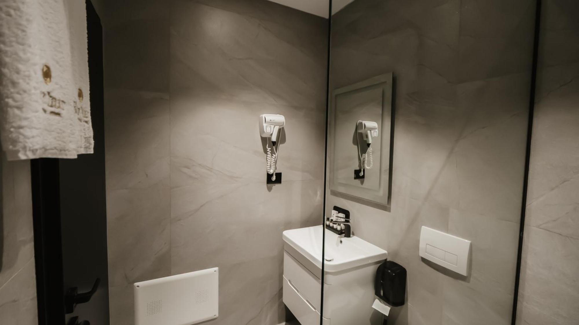 Baz'Hur Boutique Hotel Kukes エクステリア 写真