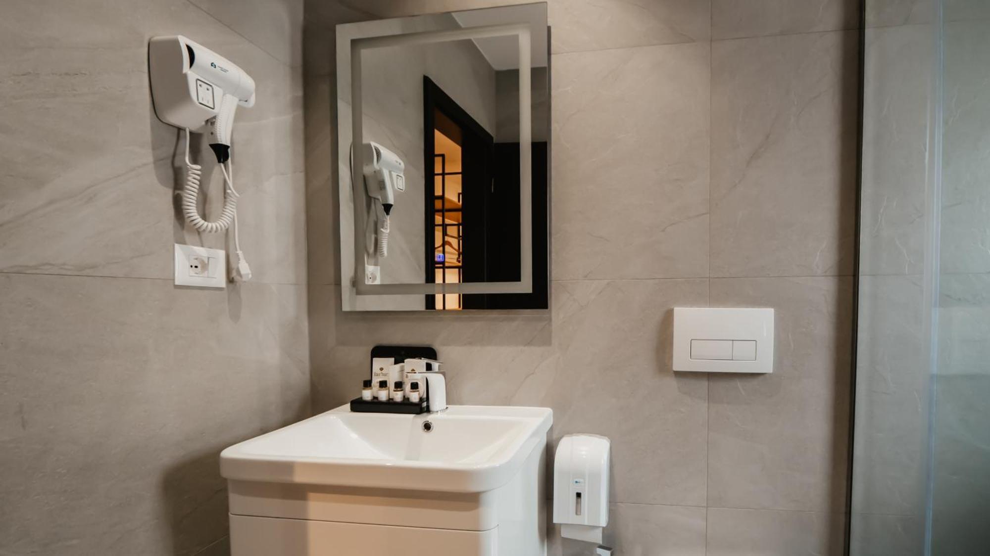 Baz'Hur Boutique Hotel Kukes エクステリア 写真